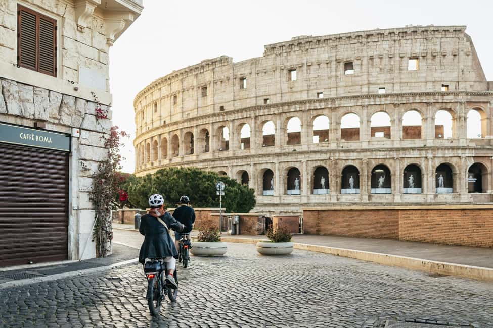 Sunrise in Rome: Small Group E-Bike Tour & Italian breakfast - Trevi Fountain before the daytime crowd: How you experience an icon differently