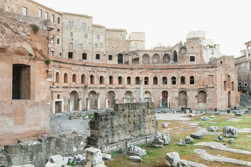 Sunrise in Rome: Small Group E-Bike Tour & Italian breakfast - Piazza Navona in early light: More than a photo stop