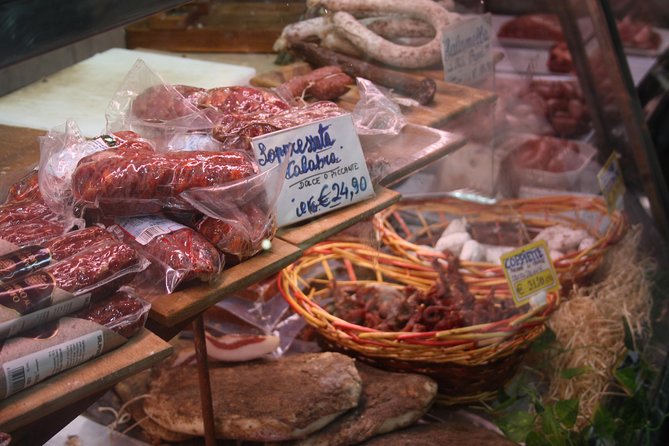 Tasty Trastevere Street Food Tour in Rome from Tiberine Island to Ponte Sisto - Portions, Pace, and What to Wear in Smart-Casual Trastevere