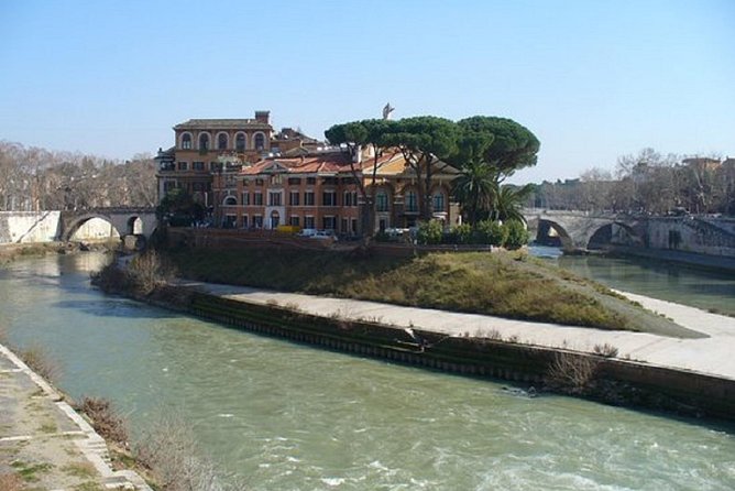 The Heart of Rome and its Treasures: Full-Day Tour with Lunch - Campo de’ Fiori and Giordano Bruno: a beautiful square with a darker edge