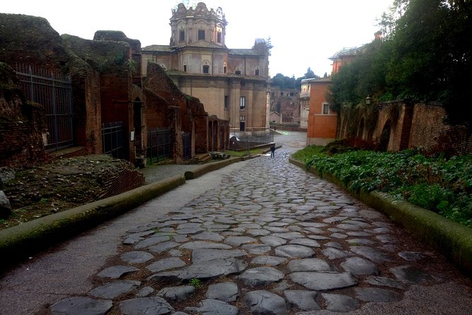 The last day of Julius Caesar: from the glory to the Ides of March - The Roman Forum route: walking from Caesar’s world to Largo Argentina