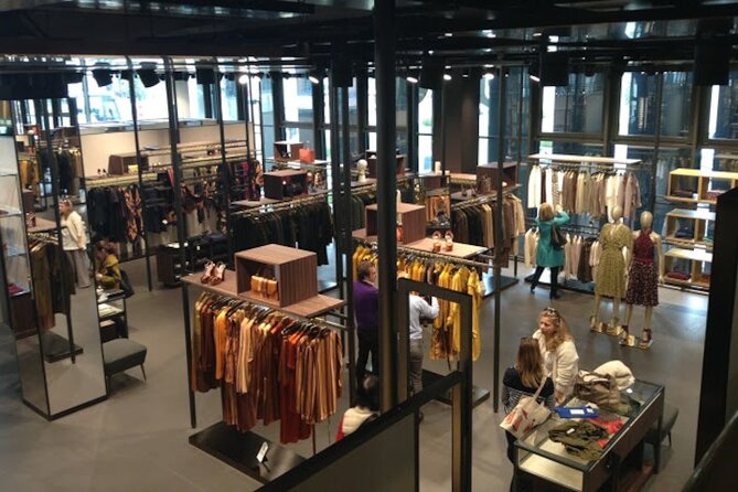The Mall Outlet Florence from Rome: Luxury Shopping Day Tour - Tour assistant and driver: small details that change the day