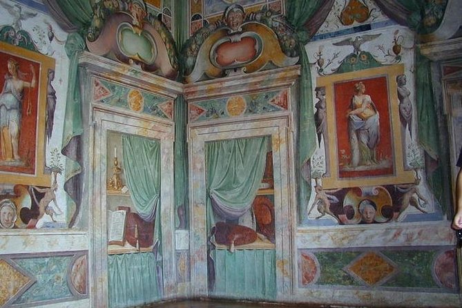 Tivoli Gardens and Hadrian's Villa full day guided tour - Price and value: when $486.59 makes sense