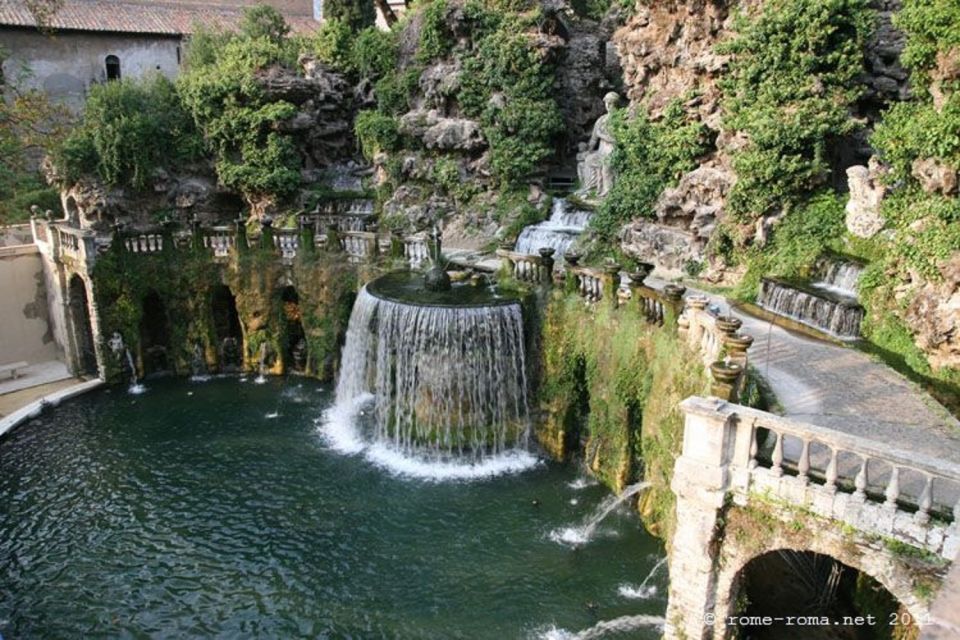 Tivoli: Hadrian's Villa and Villa d'Este Guided Tour - Walking Tivoli: the calm between the icons