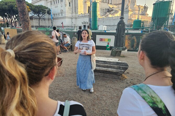 Top Rome Attractions and Hidden Gems Walking Tour - Piazza Venezia: Big Monuments, Quick Context