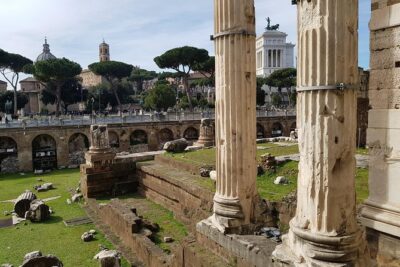 Tour in Rome, half day - The Colosseum stop: photos first, optional entry without stress