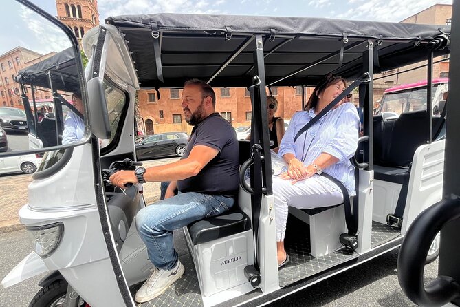 Tour privato di 3 ore al centro di Roma con un E-Tuk elettrico - Giardino degli Aranci: a quieter pause with a famous view