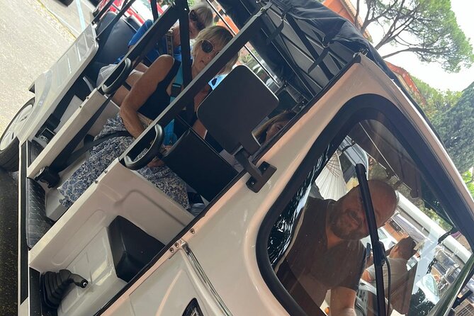 Tour privato di 3 ore al centro di Roma con un E-Tuk elettrico - Colosseum stop: seeing the icon without losing the thread