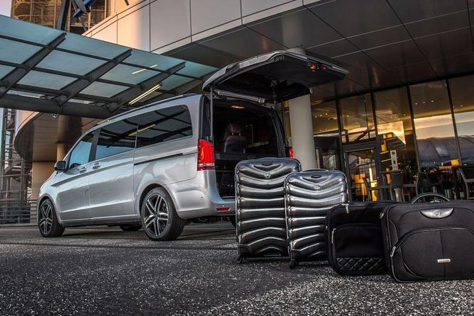 Transfer between Rome and the Fiumicino Airport FCO - The Drive from Rome to Fiumicino: Comfort, Wi‑Fi, and real timing