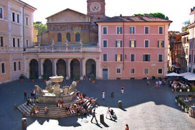 Trastevere: A Self-guided Audio Tour of Rome's Medieval Village - Starting at Piazza Trilussa: what to expect on the ground