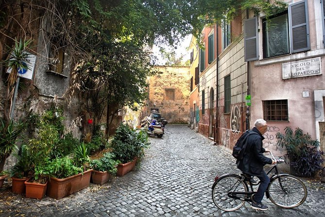 Trastevere and the Jewish Ghetto: The Heart of Rome - Entering the Antico Quartiere Ebraico: papal-era Rome in a small space