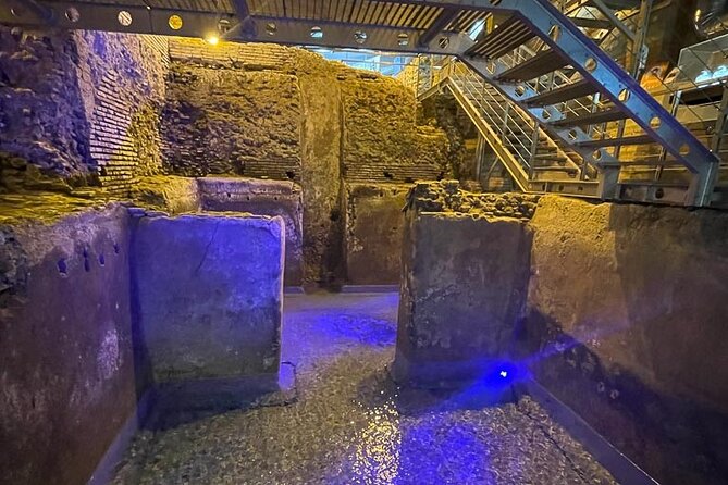 Trevi Fountain Underground Aqueduct and Spanish Steps Tour - Key Things You’ll Notice on This Tour