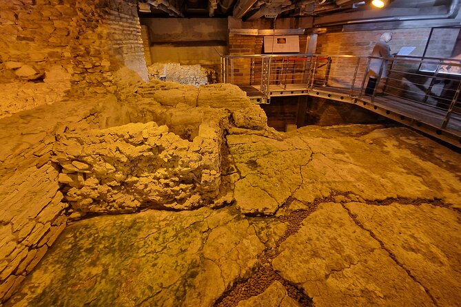 Underground of Trevi Fountain, Spanish Steps PRIVATE TOUR - Trevi Fountain history plus the best ways to take photos