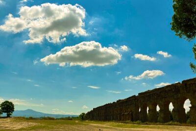 Urban Hike to the Aqueduct Park in Rome - Acquedotto Felice: following the waterline in sections
