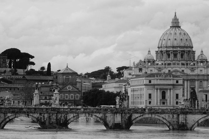 Vaticaans Museum en Sixtijnse Kapel in Nederlands - The Sistine Chapel Moment: Silence + Modern Context in a Classic Room