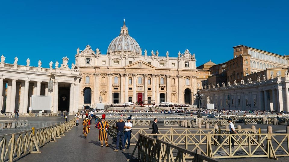 Vatican City: Guided Tour of the Papal Audience - Meeting at Ave Roma Tabaccheria: your first win is orientation