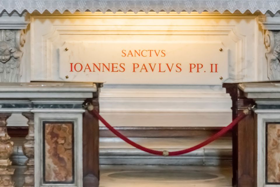 Vatican City: Skip-the-Line Vatican Museums & Sistine Chapel - Raphael Rooms: why they land after the long galleries