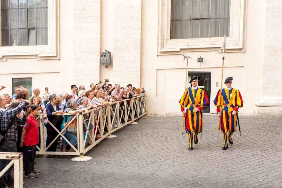 Vatican City: Skip-the-Line Vatican Museums & Sistine Chapel - Sistine Chapel: getting there fast so you can actually look up