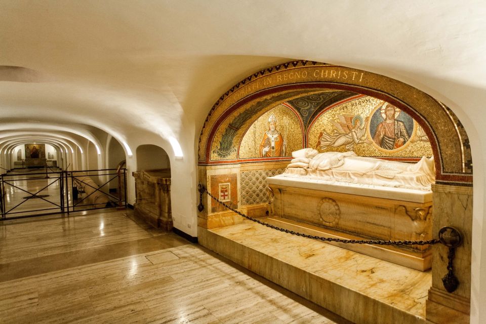 Vatican City: Skip-the-Line Vatican Museums & Sistine Chapel - Portico views, crowds, and how guides keep you on track