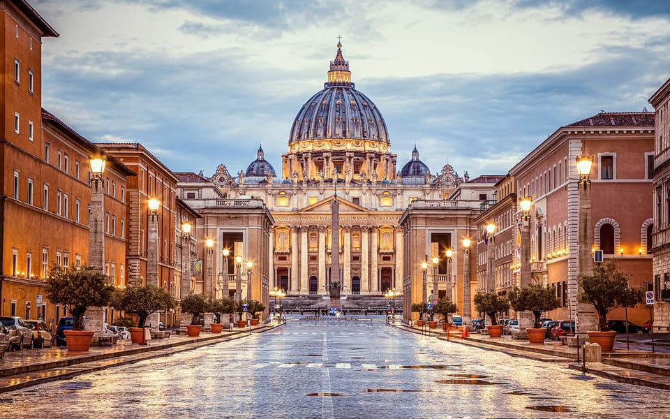 Vatican City: St. Peter's Basilica Walking Tour - The Vatican City photo stop: 15 minutes that set expectations