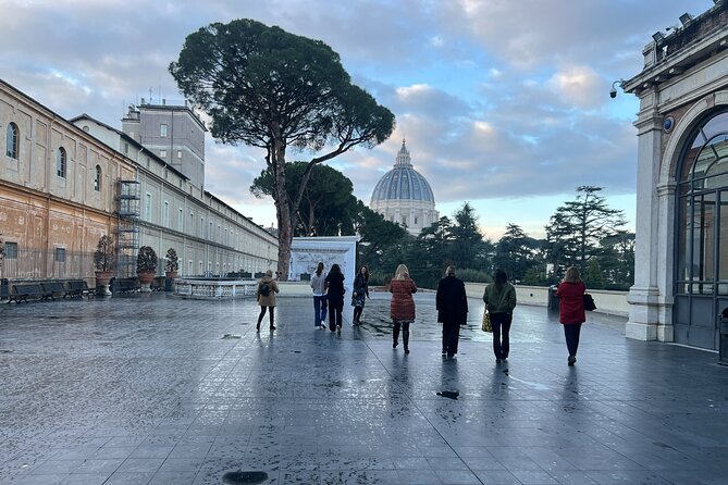 Vatican Museums Alone: Semi-Private Early Entry Tour & Breakfast - Cortile della Pigna breakfast: the smart payoff