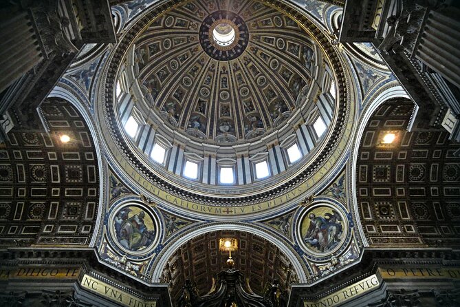 Vatican Museums and Sistine Chapel Guided Experience - Headsets and group size: how this tour stays readable in crowds