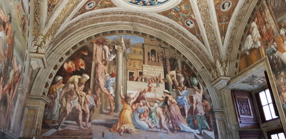 Vatican Museums: Sistine Chapel and St. Peter's Tour - Meeting at Giuly’s Café: your first win is starting on time
