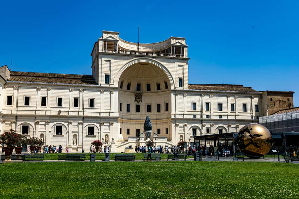 Vatican Museums & Sistine Chapel Skip-the-Line Guided Tour - Group size, headsets, and staying oriented in a huge place