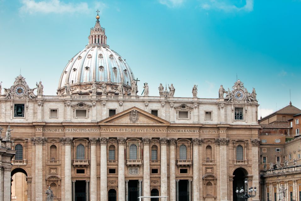 Vatican Museums, Sistine Chapel & St Peter's Basilica Tour - Courtyard of the Pigna: a quick reset before the art blitz