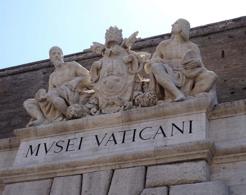 Vatican Museums, Sistine Chapel & St. Peter's Square Tour - Meeting at Brastours: setup that saves energy