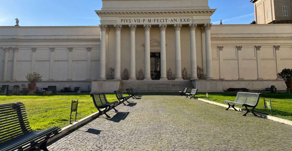 Vatican Private Tour with St. Peter's Basilica - Sistine Chapel in about 30 minutes, with a real guide behind the scenes