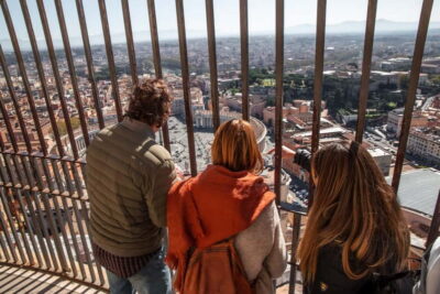 Vatican: St. Peter’s Basilica, Dome Climb & Papal Tombs Tour - Meeting at Piazza della Città Leonina: exact spot, big impact