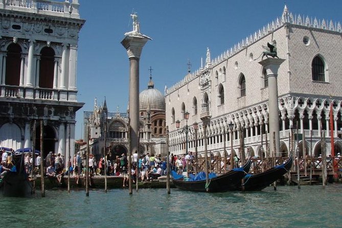 Venice by Train from Rome: Enjoy a Private Day Tour Experience - Stop 2: Rialto Bridge and the old market energy