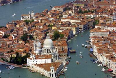 Venice Day Trip from Rome: Private Tour by High Speed Train - Venice’s first impression: Grand Canal views and Rialto momentum