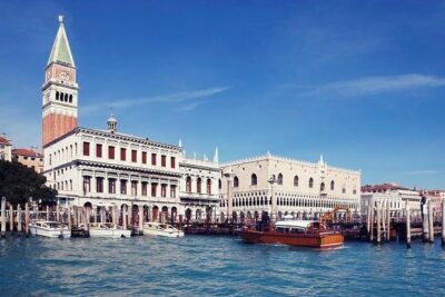 Venice from Rome: Full Day Small Group Tour by Fast Train - Grand Canal and Rialto: your first hour is all postcard Venice