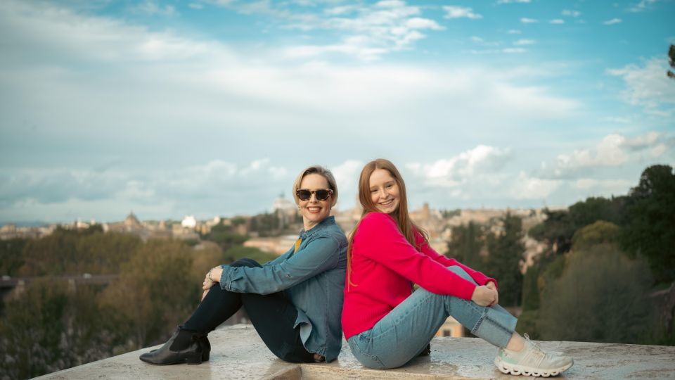Vespa scooter tour in Rome with Pro-Photographer - Colosseum photo stop: 15 minutes that can make or break your pictures