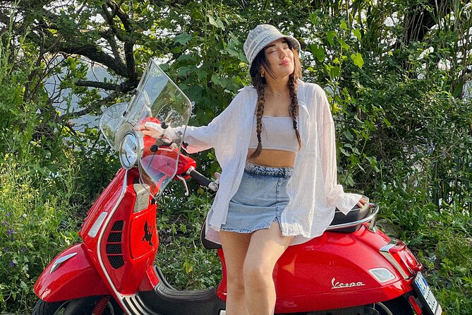 Vespa Tour Guided by Local in Rome - Piazza Venezia and Vittorio Emanuele’s Palace