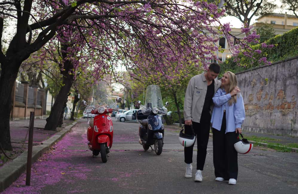 Vespa - Wine and Photo Tour in Rome - Fontana dell’Acqua Paola: A Quick Hit on the Way to Janiculum