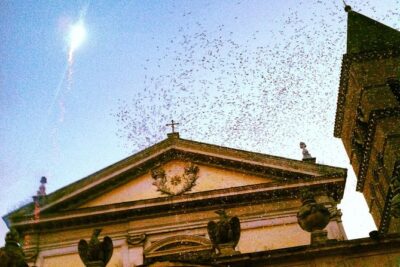 Villa Farnesina in Trastevere PRIVATE Walking Tour - Piazza Santa Maria: watching locals slow down