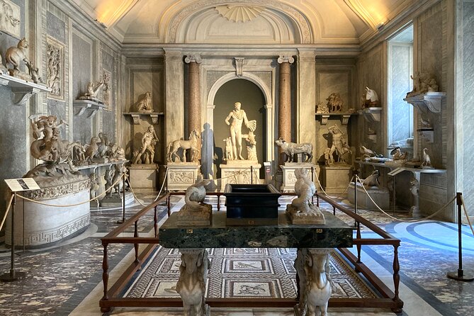 VIP semi-private Vatican Museum and Sistine Chapel Tour - St Peter’s Square Walk-Through: Swiss Guards and Basilica Context