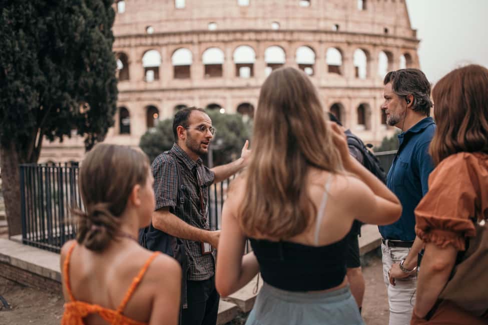 Walk the magic of Rome at night - Spanish Steps at night: the short climb and the best angles