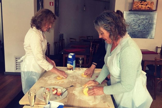 Walking tour in the Heart of Rome and a Cooking Class in a Very Small Group - Piazza di Pietra and Santa Maria sopra Minerva: quick hits that matter