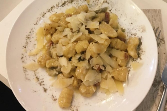 Walking tour in the Heart of Rome and a Cooking Class in a Very Small Group - Piazza Barberini: starting point with real momentum