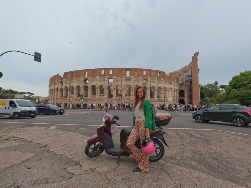 🛵 Rome: Private Scooter Guided Tour, Day - Night Ride💘🛵 - Hotel Pickup, Private Group, and Staying Organized in a City of Lines
